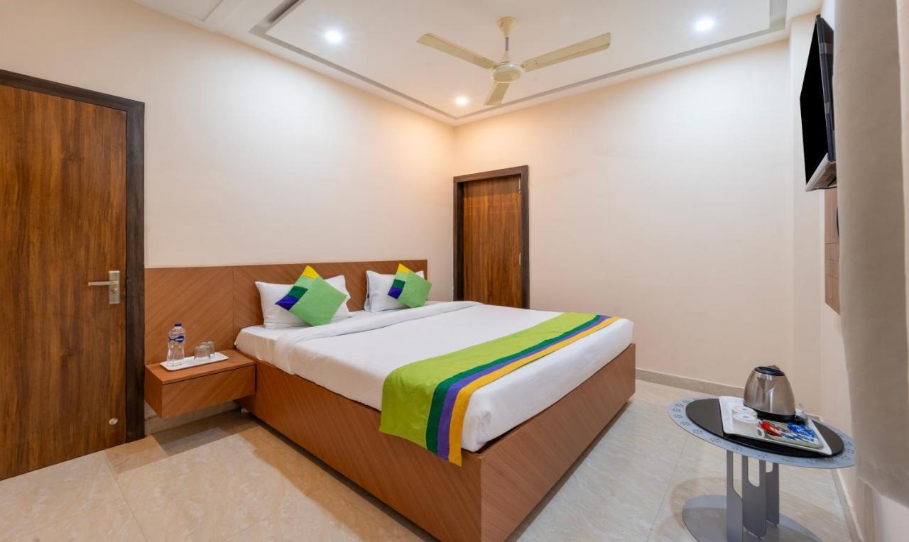 Treebo Raj Palace Hotel Varanasi Exterior photo